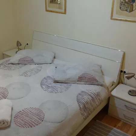 10097a Apartment *